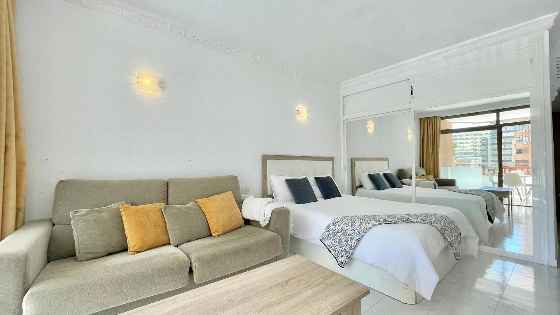 Lafrenchtouch - Estudio En Primera Linea De Playa Fuengirola 0*,  Spain